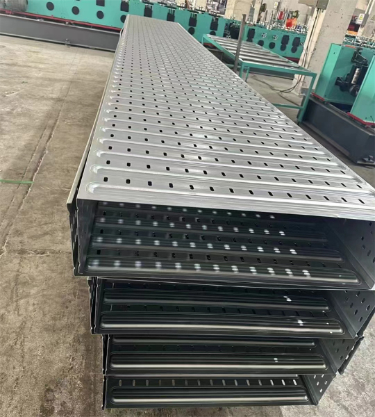 托盘式电缆桥架